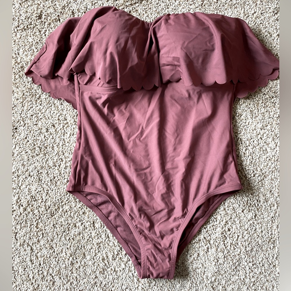 Padded strapless one piece!